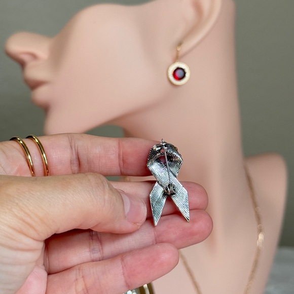 ⚜️💖 Elegant Pink Ribbon Brooch 🫶🏼💗 - Picture 7 of 7